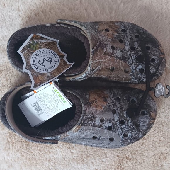 CROCS Other - NEW Crocs Classic RealTree Edge Men's Clogs M7/W9